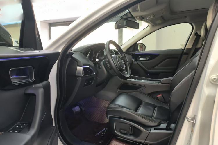 Used Jaguar F-PACE 2018 2.0T Four-Wheel Drive Urban Luxury Edition Interior 1