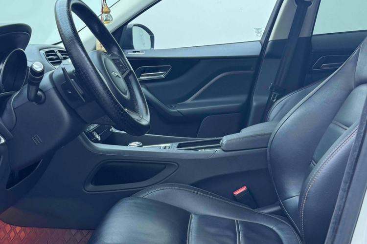 Used Jaguar F-PACE 2018 2.0T Two-Wheel Drive Urban Deluxe Edition Interior 10
