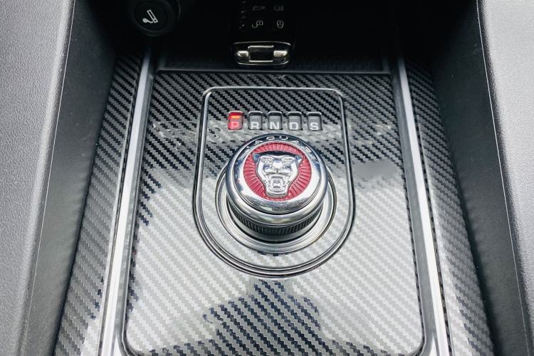 Used Jaguar F-PACE 2018 2.0T Two-Wheel Drive Urban Deluxe Edition Interior 10
