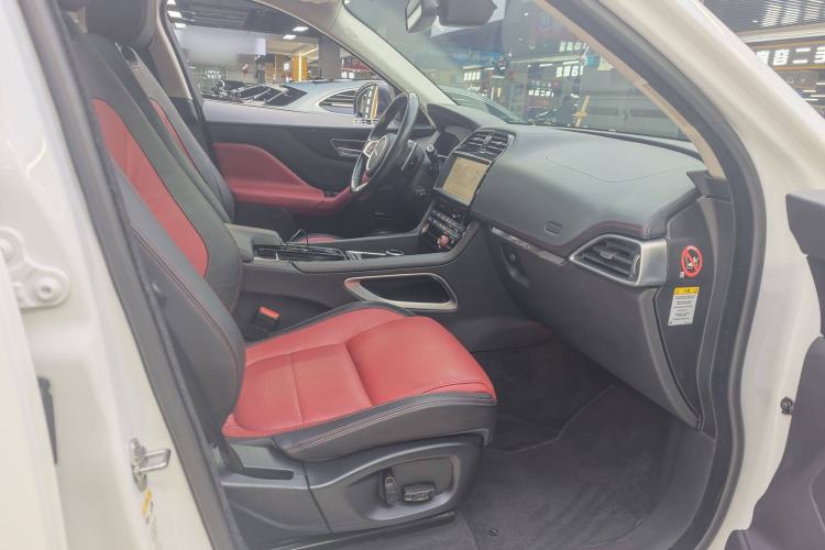 Used Jaguar F-PACE 2018 2.0T All-Wheel Drive R-Sport Sport Edition Interior 10