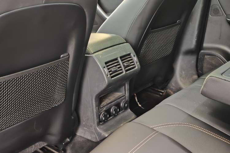 Used Jaguar F-PACE 2018 2.0T Four-Wheel Drive Urban Luxury Edition Interior 11