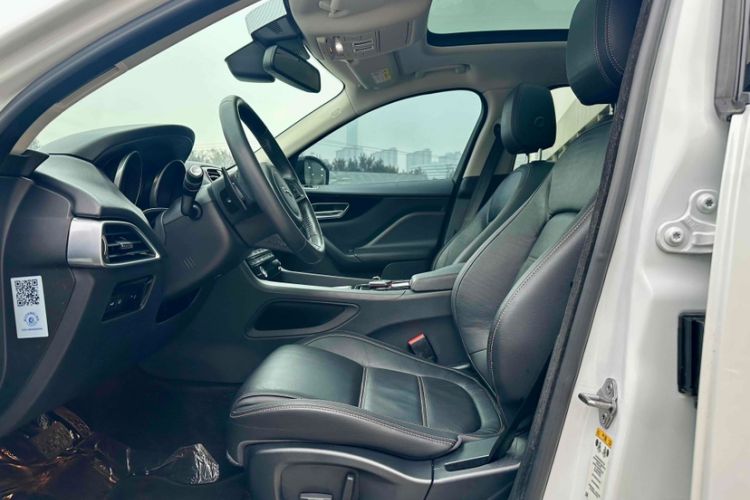 Used Jaguar F-PACE 2018 2.0T Two-Wheel Drive Urban Deluxe Edition Interior 2