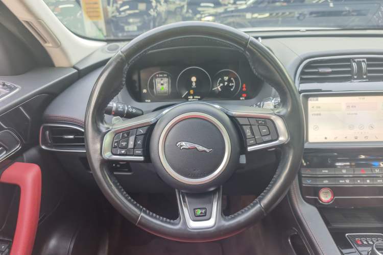Used Jaguar F-PACE 2018 2.0T All-Wheel Drive R-Sport Sport Edition Interior 2