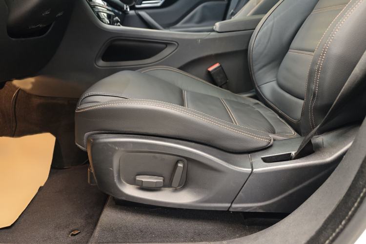 Used Jaguar F-PACE 2018 2.0T Four-Wheel Drive Urban Luxury Edition Interior 2
