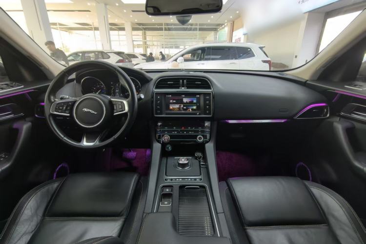 Used Jaguar F-PACE 2018 2.0T Four-Wheel Drive Urban Luxury Edition Interior 2