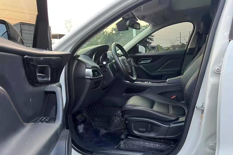 Used Jaguar F-PACE 2018 2.0T Four-Wheel Drive Urban Luxury Edition Interior 2