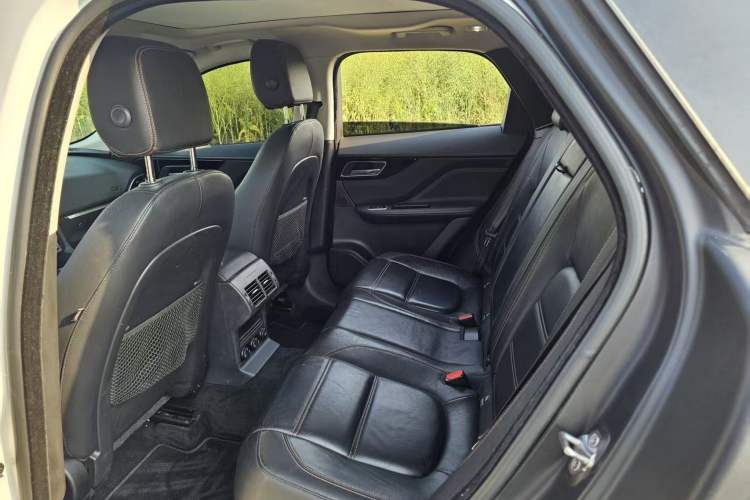 Used Jaguar F-PACE 2018 2.0T Four-Wheel Drive Urban Luxury Edition Interior 3