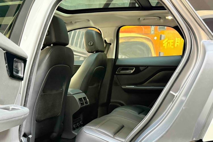 Used Jaguar F-PACE 2018 2.0T Four-Wheel Drive Urban Luxury Edition Interior 3