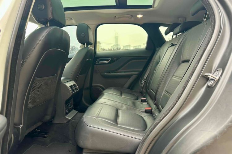 Used Jaguar F-PACE 2018 2.0T Two-Wheel Drive Urban Deluxe Edition Interior 3
