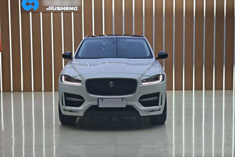 Used Jaguar F-PACE 2018 2.0T All-Wheel Drive R-Sport Sport Edition Interior 3