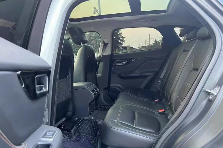 Used Jaguar F-PACE 2018 2.0T Four-Wheel Drive Urban Luxury Edition Interior 3