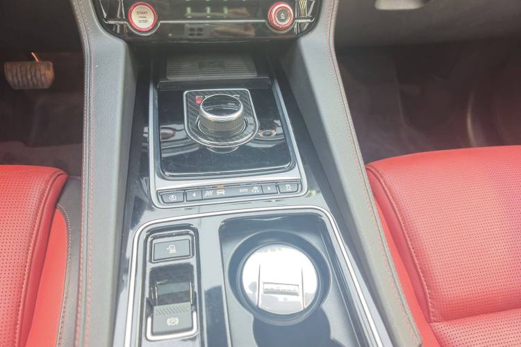 Used Jaguar F-PACE 2018 2.0T All-Wheel Drive R-Sport Sport Edition Interior 4