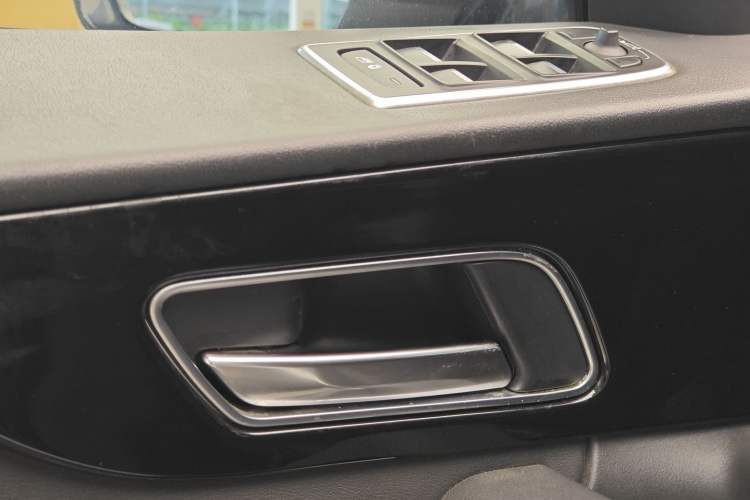 Used Jaguar F-PACE 2018 2.0T Four-Wheel Drive Urban Luxury Edition Interior 4