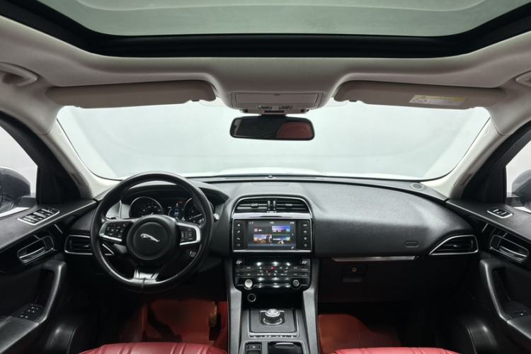 Used Jaguar F-PACE 2018 2.0T Two-Wheel Drive Urban Deluxe Edition Interior 5