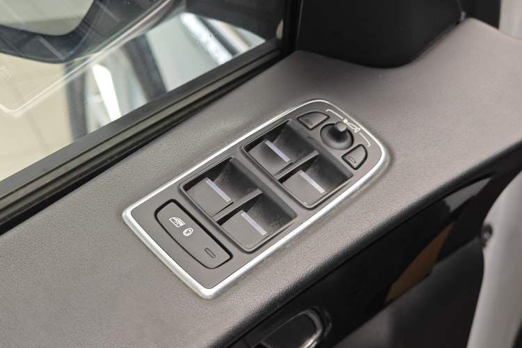 Used Jaguar F-PACE 2018 2.0T Four-Wheel Drive Urban Luxury Edition Interior 5