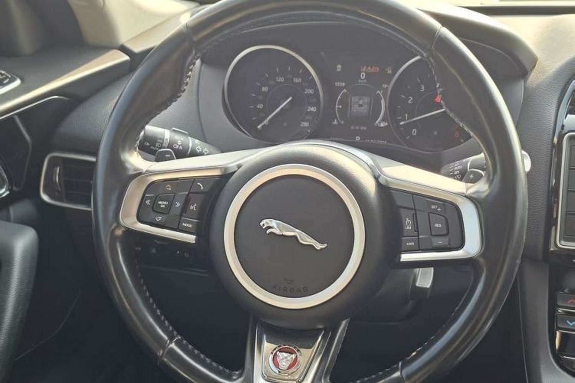 Used Jaguar F-PACE 2018 2.0T Four-Wheel Drive Urban Luxury Edition Interior 6