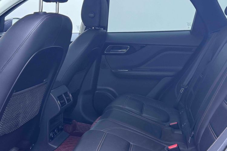 Used Jaguar F-PACE 2018 2.0T Two-Wheel Drive Urban Deluxe Edition Interior 6