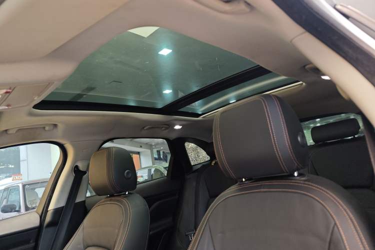 Used Jaguar F-PACE 2018 2.0T Four-Wheel Drive Urban Luxury Edition Interior 6