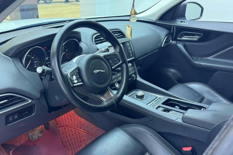 Used Jaguar F-PACE 2018 2.0T Two-Wheel Drive Urban Deluxe Edition Interior 7