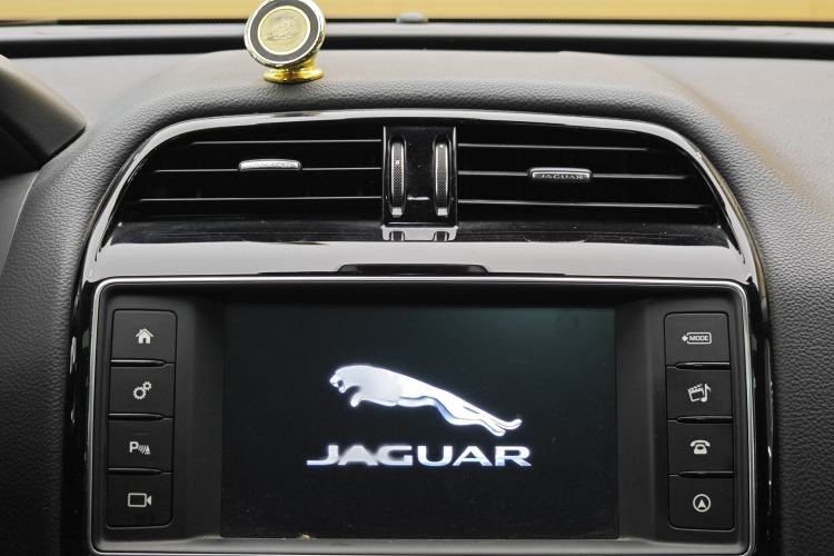 Used Jaguar F-PACE 2018 2.0T Four-Wheel Drive Urban Luxury Edition Interior 7