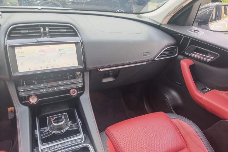 Used Jaguar F-PACE 2018 2.0T All-Wheel Drive R-Sport Sport Edition Interior 9