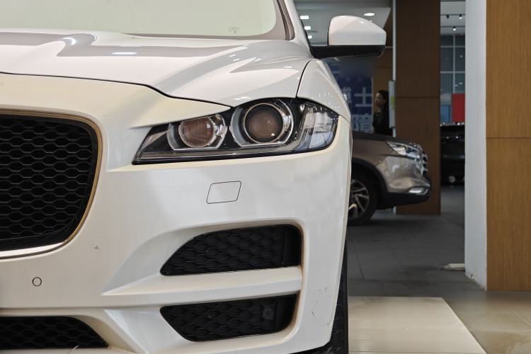 Used Jaguar F-PACE 2018 2.0T Four-Wheel Drive Urban Luxury Edition Left Front Headlight