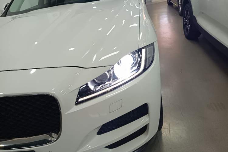 Used Jaguar F-PACE 2018 2.0T Four-Wheel Drive Urban Luxury Edition Left Front Headlight