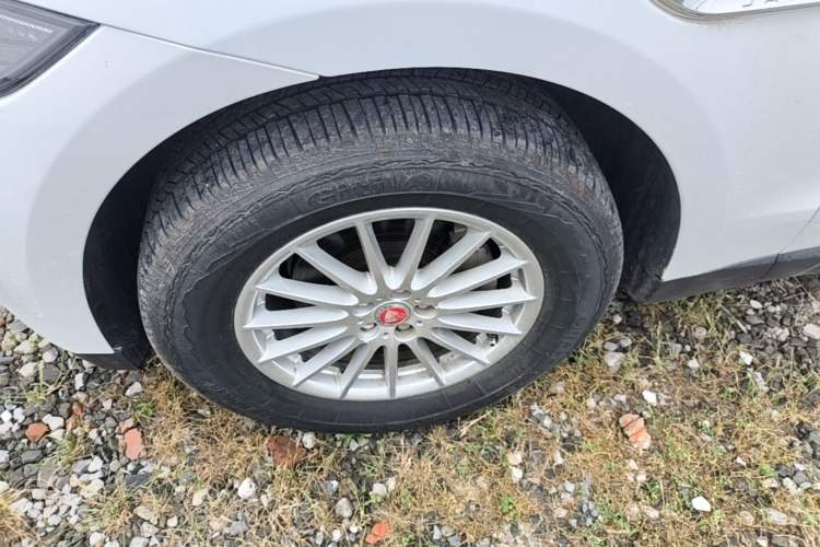 Used Jaguar F-PACE 2018 2.0T Four-Wheel Drive Urban Luxury Edition Left Front Wheel Hub