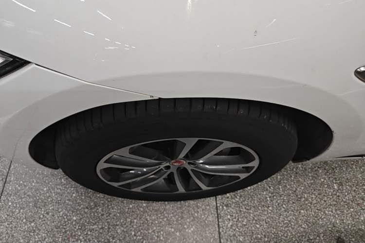 Used Jaguar F-PACE 2018 2.0T All-Wheel Drive R-Sport Sport Edition Left Front Wheel Hub