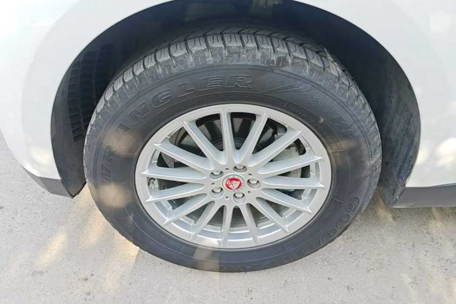 Used Jaguar F-PACE 2018 2.0T Four-Wheel Drive Urban Luxury Edition Left Front Wheel Hub