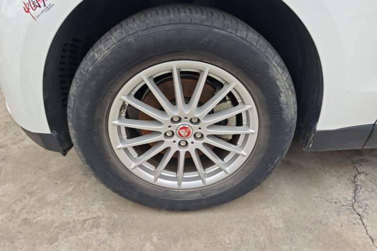 Used Jaguar F-PACE 2018 2.0T Two-Wheel Drive Urban Deluxe Edition Left Front Wheel Hub