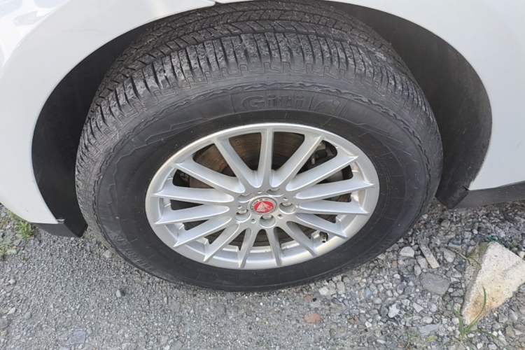 Used Jaguar F-PACE 2018 2.0T Four-Wheel Drive Urban Luxury Edition Left Front Wheel Hub