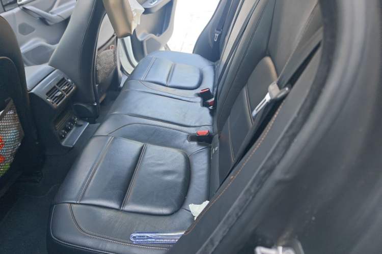 Used Jaguar F-PACE 2018 2.0T Four-Wheel Drive Urban Luxury Edition Left Rear Seat