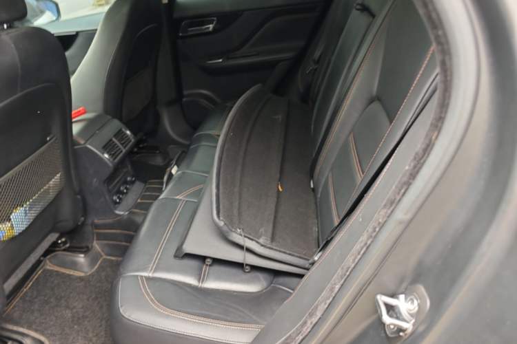 Used Jaguar F-PACE 2018 2.0T Two-Wheel Drive Urban Deluxe Edition Left Rear Seat
