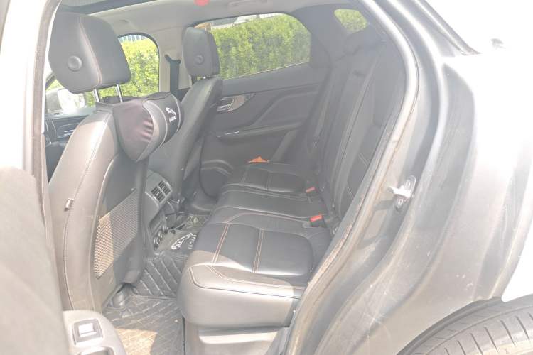 Used Jaguar F-PACE 2018 2.0T Two-Wheel Drive Urban Deluxe Edition Left Rear Seat