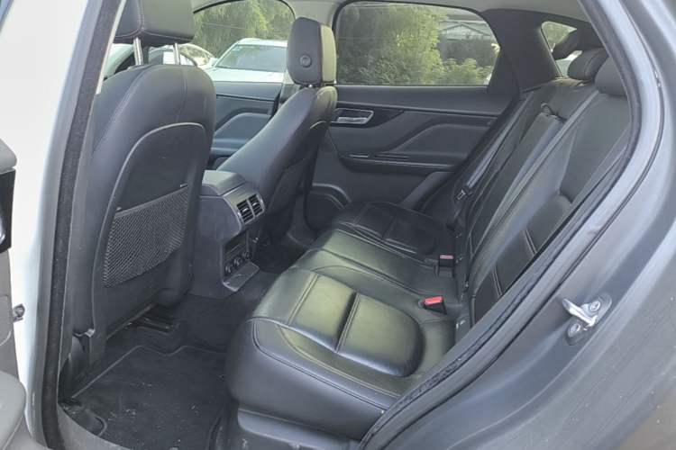 Used Jaguar F-PACE 2018 2.0T Four-Wheel Drive Urban Luxury Edition Left Rear Seat