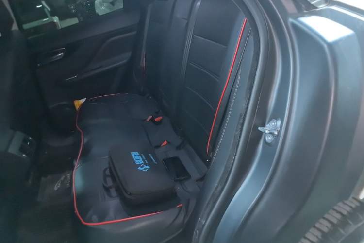 Used Jaguar F-PACE 2018 2.0T Four-Wheel Drive Urban Luxury Edition Left Rear Seat