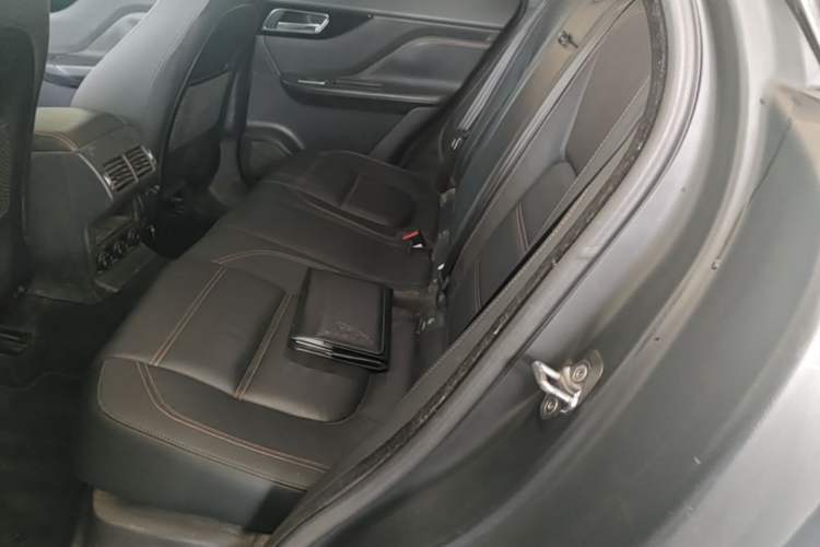 Used Jaguar F-PACE 2018 2.0T Four-Wheel Drive Urban Luxury Edition Left Rear Seat