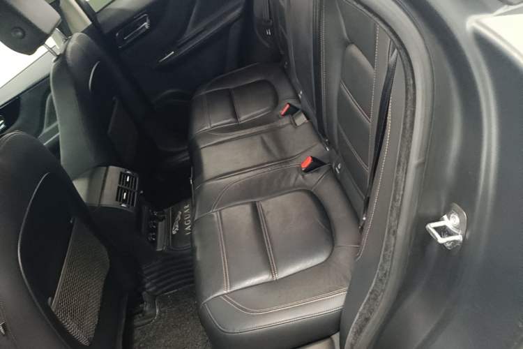 Used Jaguar F-PACE 2018 2.0T Four-Wheel Drive Urban Luxury Edition Left Rear Seat