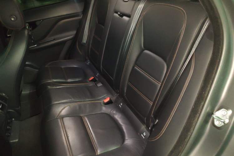 Used Jaguar F-PACE 2018 2.0T Four-Wheel Drive Urban Luxury Edition Left Rear Seat