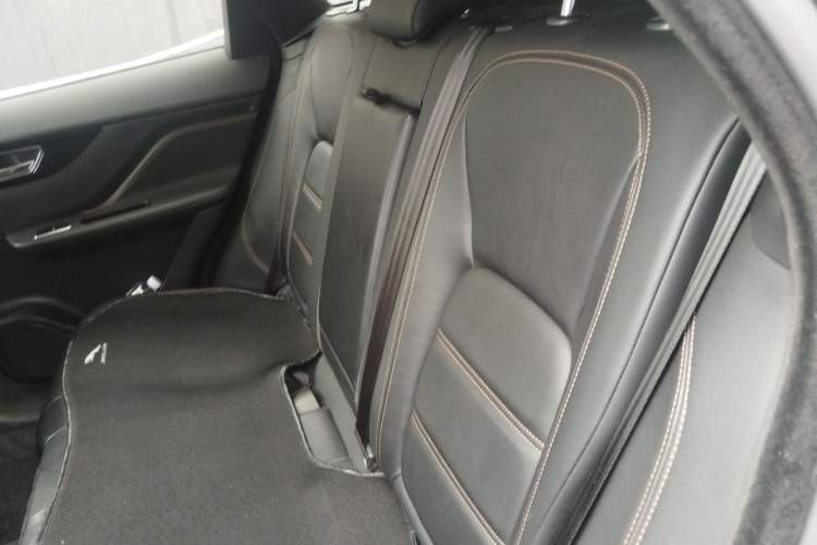 Used Jaguar F-PACE 2018 2.0T Four-Wheel Drive Urban Luxury Edition Left Rear Seat