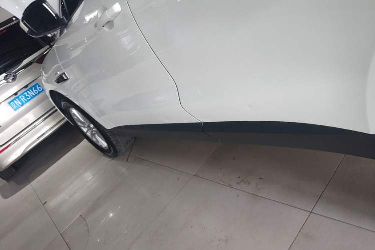 Used Jaguar F-PACE 2018 2.0T Two-Wheel Drive Urban Deluxe Edition Left Side Sill