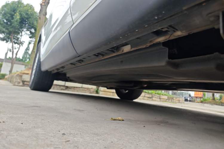 Used Jaguar F-PACE 2018 2.0T Two-Wheel Drive Urban Deluxe Edition Left Side Sill