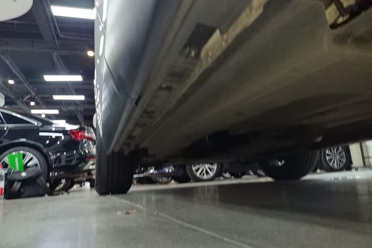 Used Jaguar F-PACE 2018 2.0T Four-Wheel Drive Urban Luxury Edition Left Side Sill