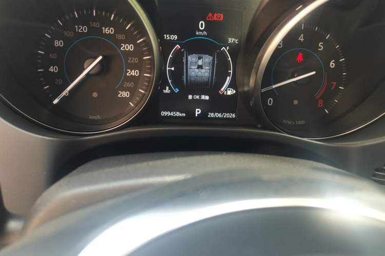 Used Jaguar F-PACE 2018 2.0T Four-Wheel Drive Urban Luxury Edition Odometer Close Up