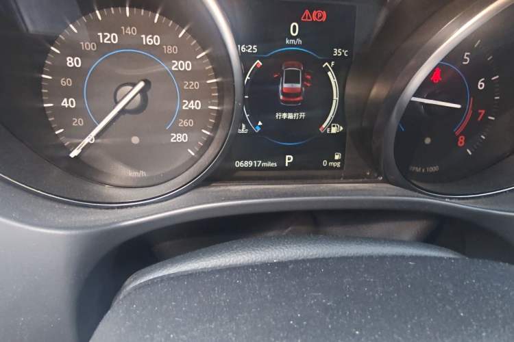 Used Jaguar F-PACE 2018 2.0T Four-Wheel Drive Urban Luxury Edition Odometer Close Up