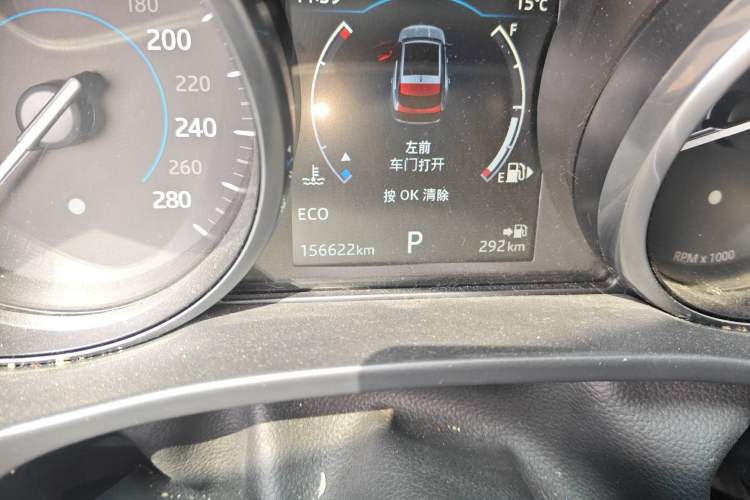 Used Jaguar F-PACE 2018 2.0T Two-Wheel Drive Urban Deluxe Edition Odometer Close Up