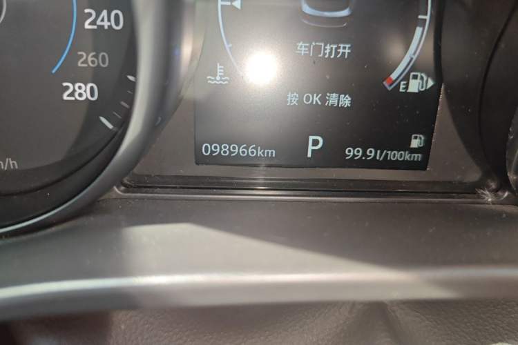 Used Jaguar F-PACE 2018 2.0T Four-Wheel Drive Urban Luxury Edition Odometer Close Up