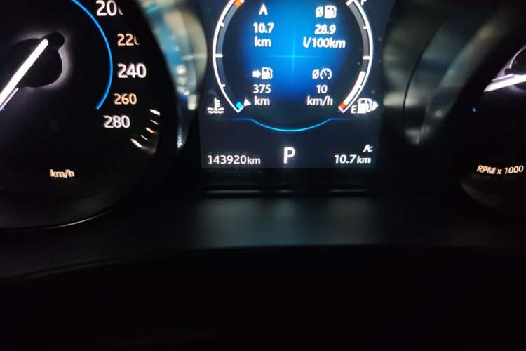 Used Jaguar F-PACE 2018 2.0T Four-Wheel Drive Urban Luxury Edition Odometer Close Up