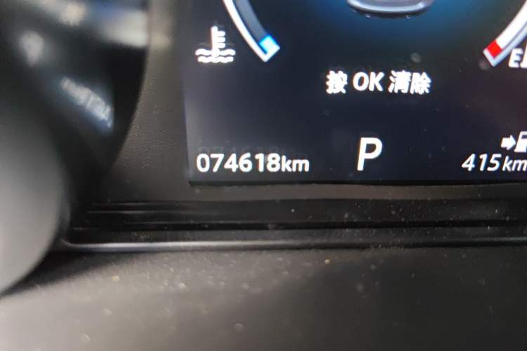 Used Jaguar F-PACE 2018 2.0T Two-Wheel Drive Urban Deluxe Edition Odometer Close Up